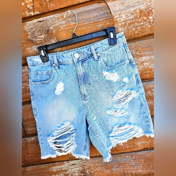 Madden NYC Lightwash Blue Denim Jean Bermuda Shorts Distressed Bottoms Size 7 - Picture 7 of 11